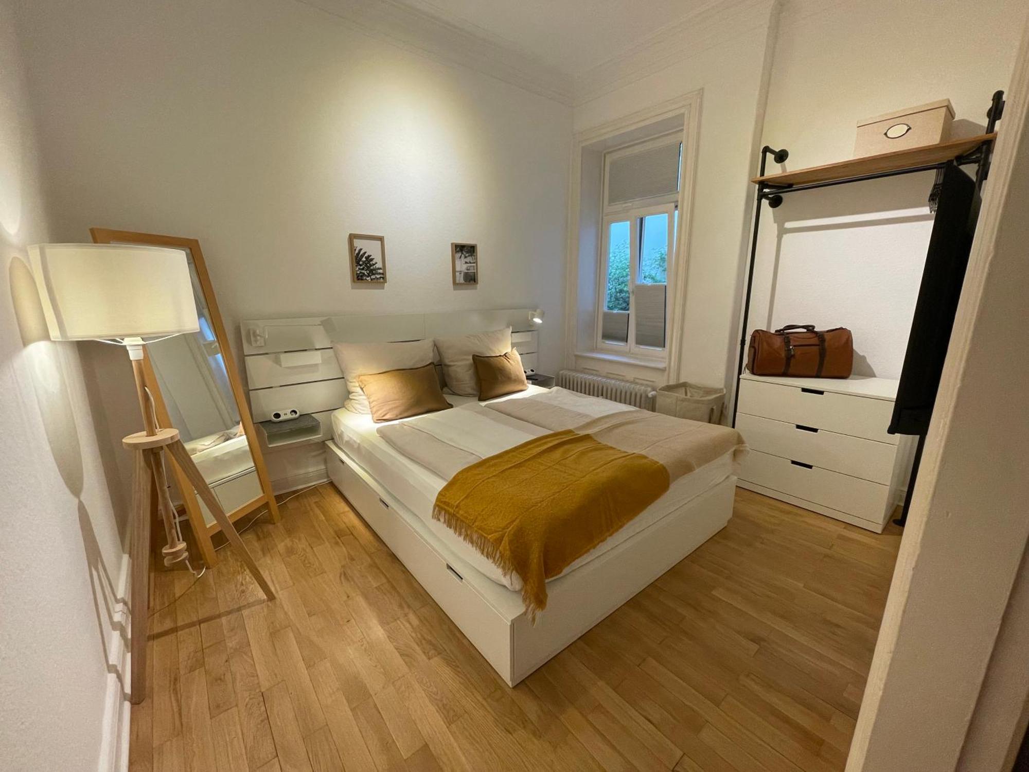 H12 Apartment *